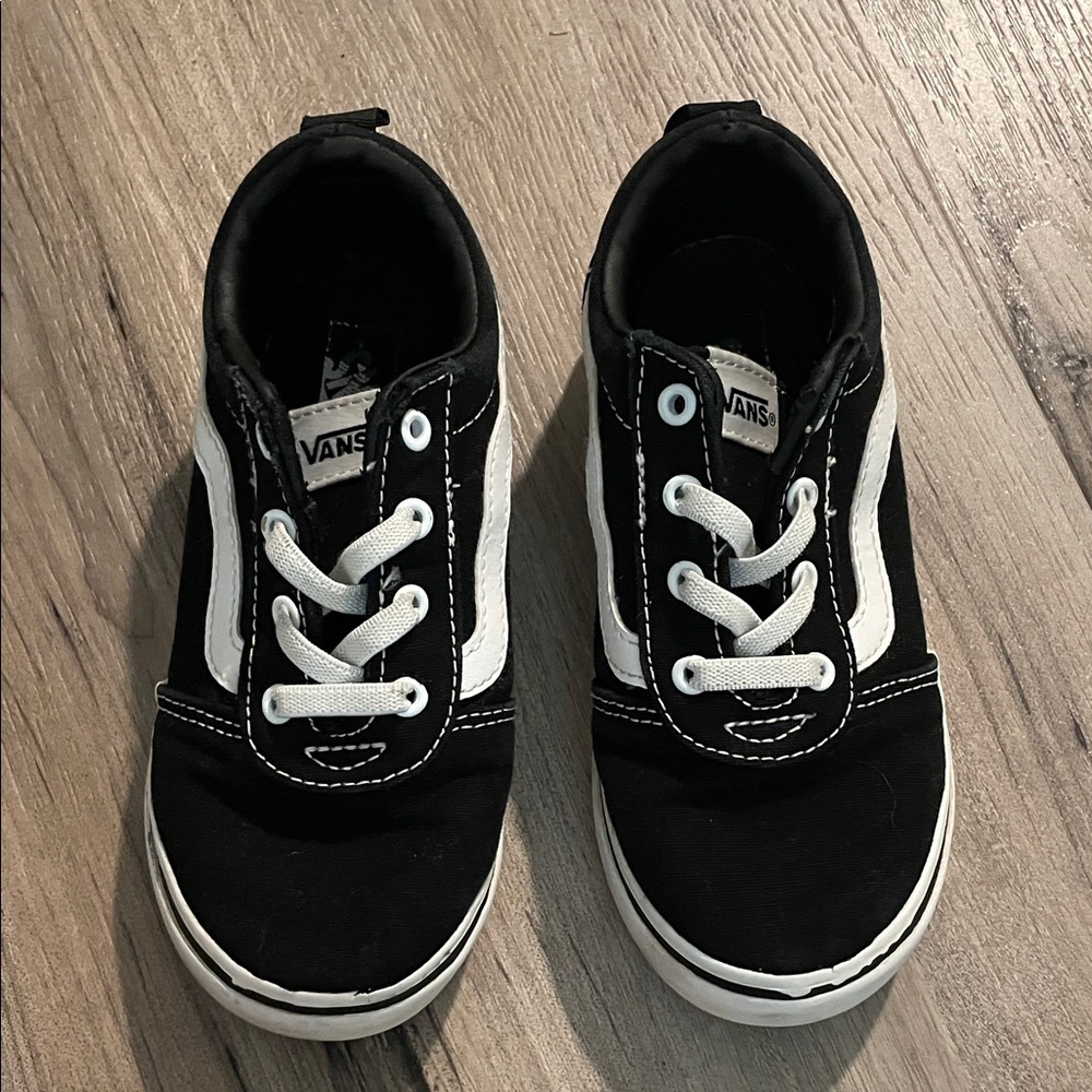 Toddler Classic Black and White Low-Top Vans SZ 10